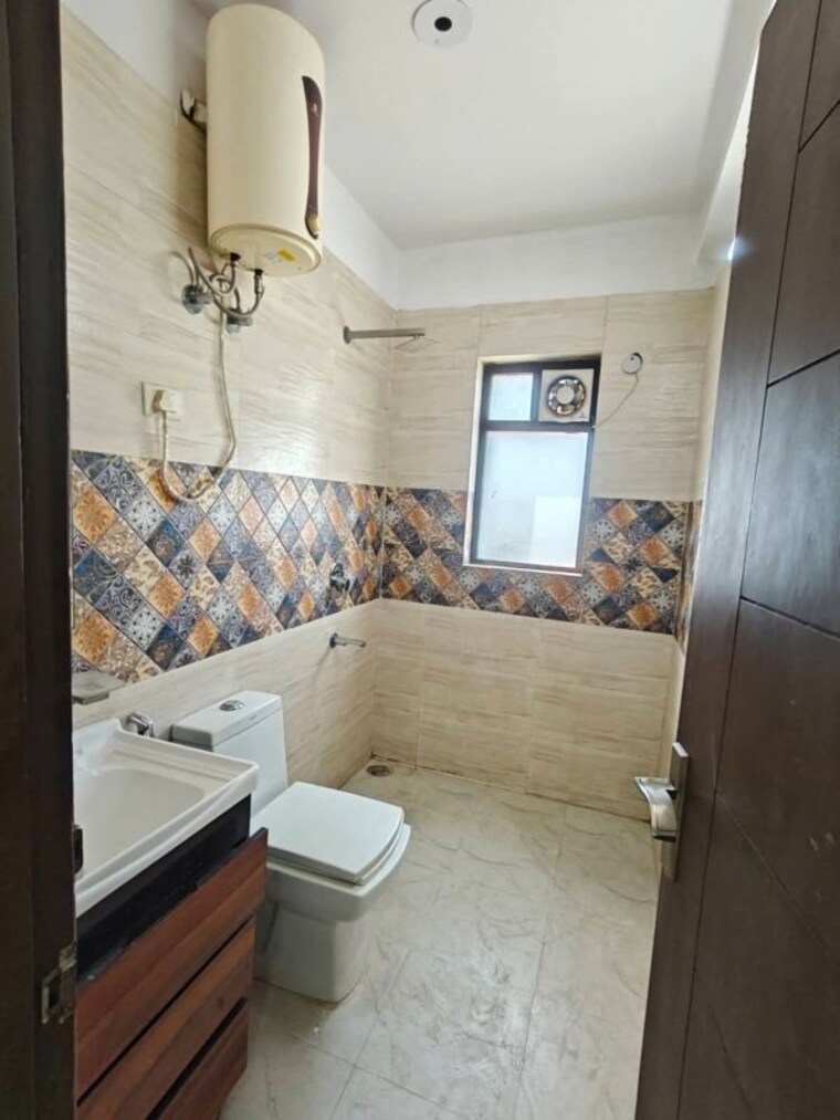 Bathroom, sector 45 2 Bedroom 1500 Sq.Ft. Builder Floor In Sector 45 Gurgaon 10374841