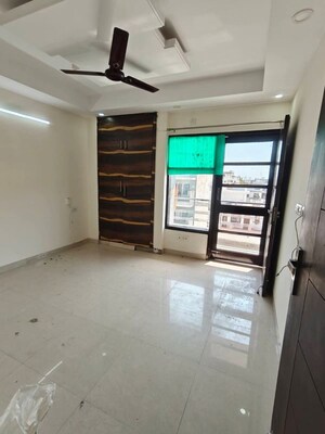 Room in 2 BHK Builder Floor at Sector 45 – for Rent