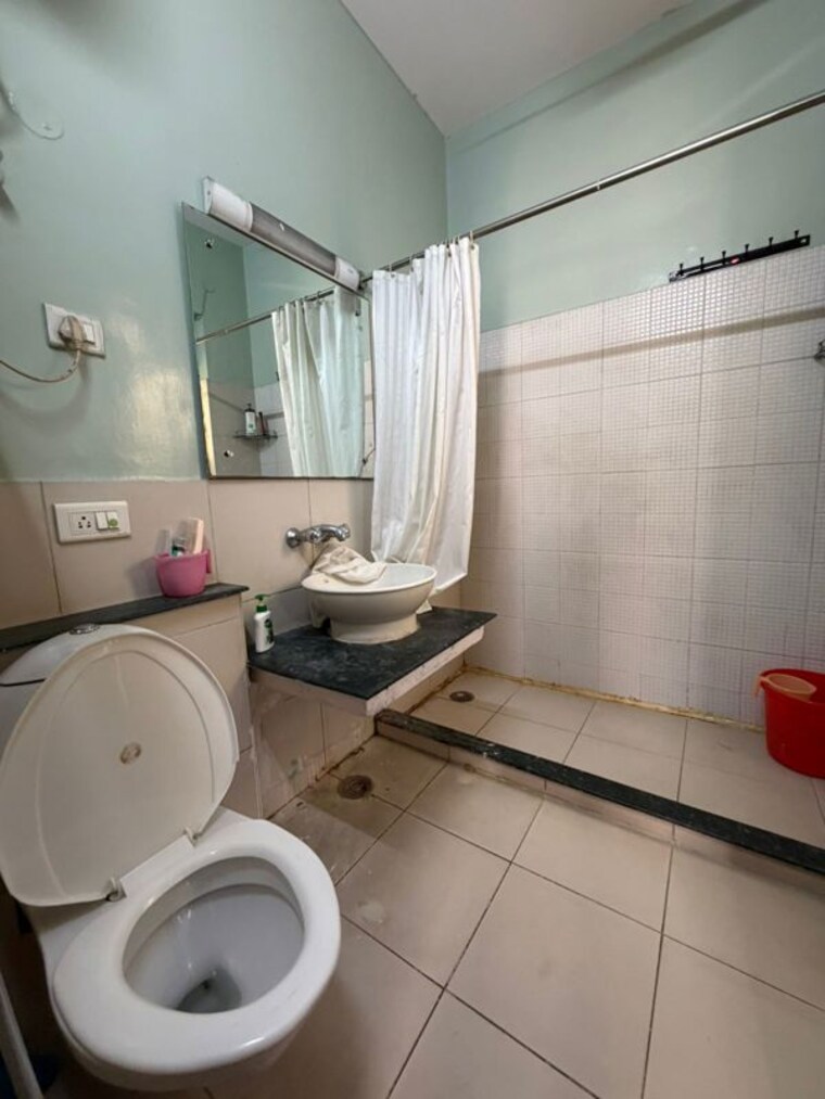 Bathroom, sector 15 ii 1 Bedroom 1500 Sq.Ft. Builder Floor In Sector 15 ii Gurgaon 10374851