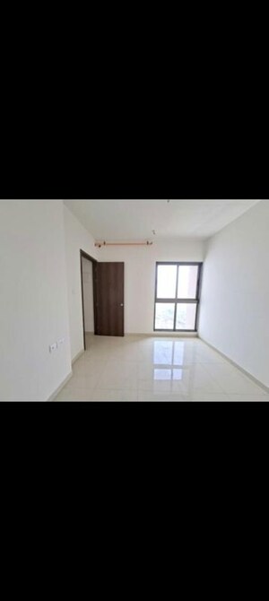 Room in 1 BHK Apartment at Lodha Amara New Tower, Kolshet Road – for Sale