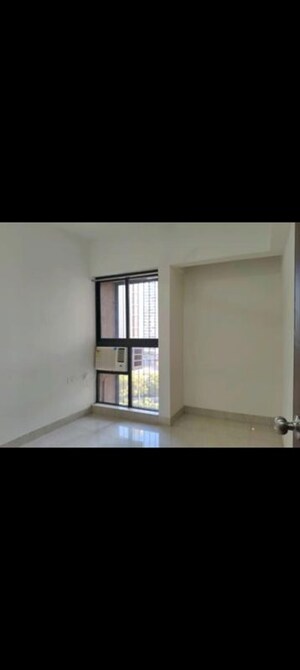 Room in 1 BHK Apartment at Lodha Amara New Tower, Kolshet Road – for Sale