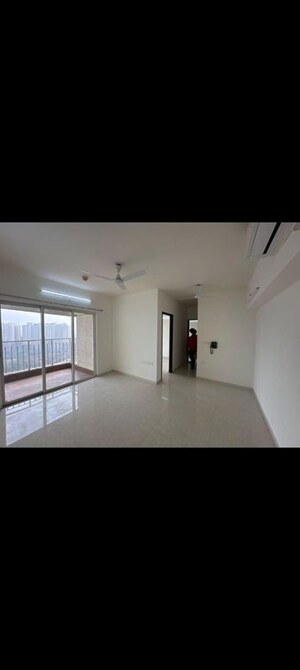 Room in 1 BHK Apartment at Lodha Amara New Tower, Kolshet Road – for Sale