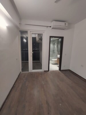 Room in 4 BHK Builder Floor at DLF Garden City Independent Floors, Sector 92 – for Rent