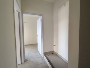 Room in 1.5 BHK Apartment at Indiabulls Greens, New Panvel – for Rent