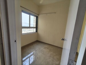 Room in 1.5 BHK Apartment at Indiabulls Greens, New Panvel – for Rent