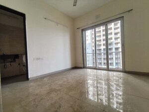 Room in 1.5 BHK Apartment at Indiabulls Greens, New Panvel – for Rent