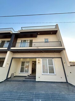 5 BHK + Pooja Room Villa For Sale in Sector 115