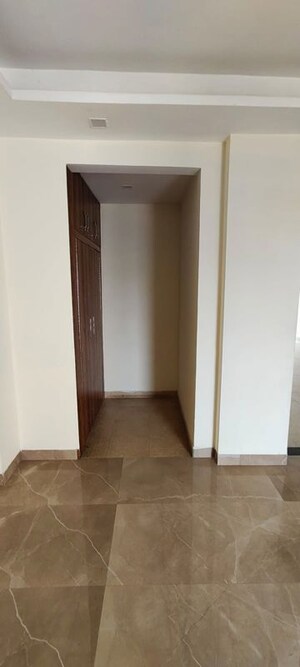 Room in 2 BHK Apartment at Pioneer Park Phase 1, Sector 61 – for Sale