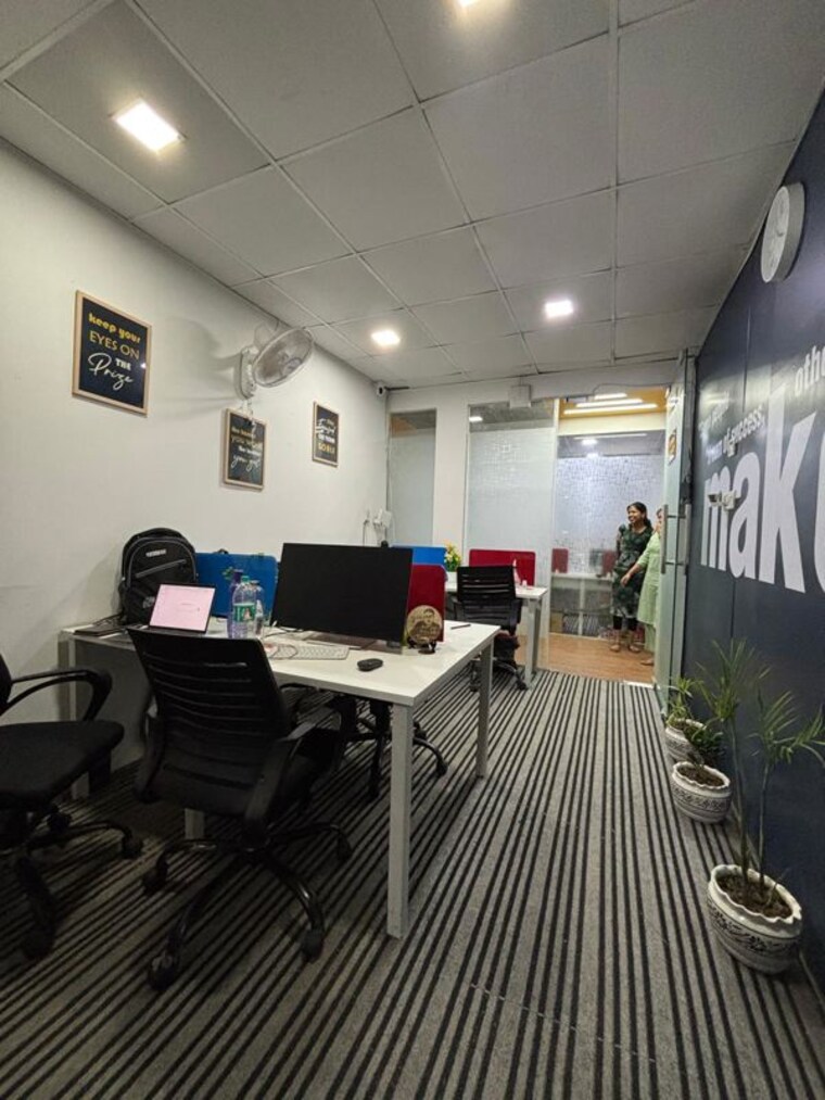 Team Area, sector 63 Commercial Office Space 1100 Sq.Ft. In Sector 63 Noida 10375042