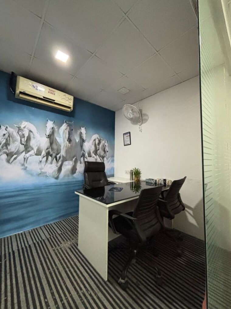 Team Area, sector 63 Commercial Office Space 1100 Sq.Ft. In Sector 63 Noida 10375042