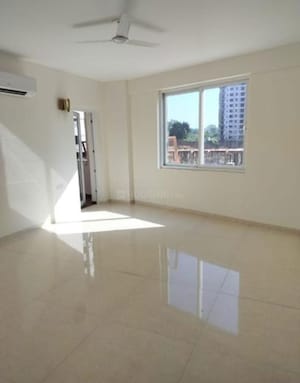 Room in 2 BHK Apartment at Omaxe Lake, North Mullanpur – for Rent