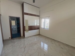 Room in 2 BHK Apartment at Reliable Lake Dew Residency, Haralur Road – for Rent