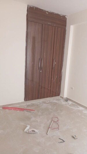 Room in 2 BHK Apartment at ROF Aalayas, Sector 102 – for Rent