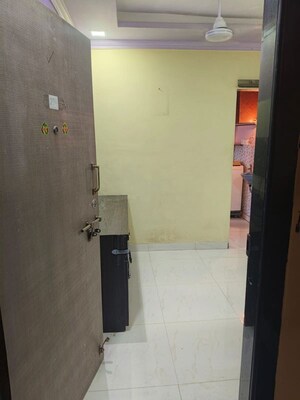 Room in 1 RK Apartment at Bhavani Mata CHS, Lower Parel – for Rent