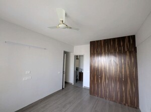 Room in 3 BHK Apartment at Silverglades The Melia, Sohna Sector 35 – for Rent