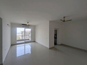 Room in 2.5 BHK Apartment at Silverglades The Melia, Sohna Sector 35 – for Rent