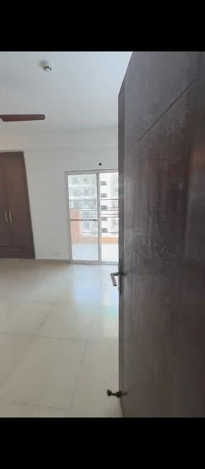Room in  Apartment at Ajnara Le Garden Prime Tower, Sector 16b Greater Noida – for Sale