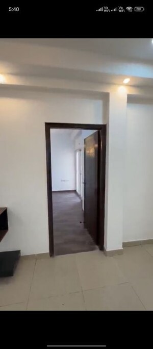 Room in  Apartment at Ajnara Le Garden Prime Tower, Sector 16b Greater Noida – for Sale