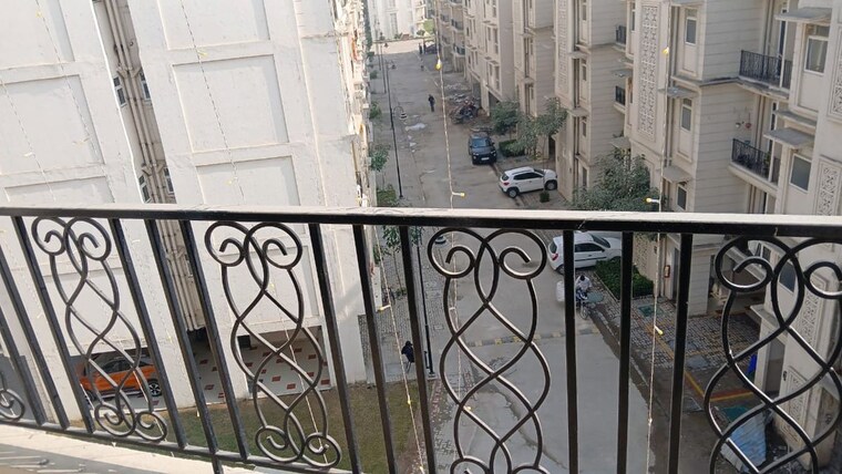 Balcony, signature-global-park 2 Bedroom 865 Sq.Ft. Builder Floor In Sohna Sector 36 Gurgaon 10375220