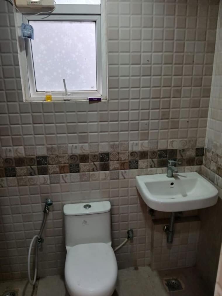 Bathroom, signature-global-park 2 Bedroom 865 Sq.Ft. Builder Floor In Sohna Sector 36 Gurgaon 10375220