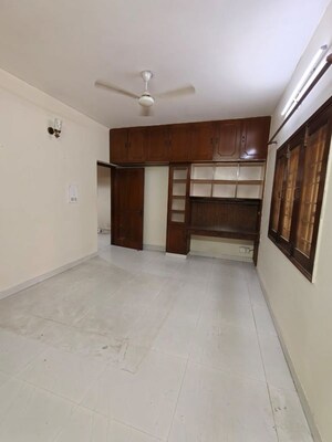 Room in 3 BHK Apartment at Vasant Kunj – for Rent