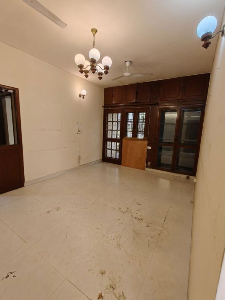 Room, vasant kunj 3 Bedroom 2000 Sq.Ft. Apartment In Vasant Kunj Delhi 10375237