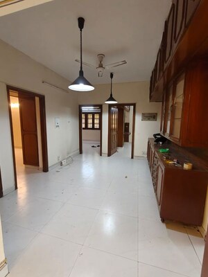 Room in 3 BHK Apartment at Vasant Kunj – for Rent