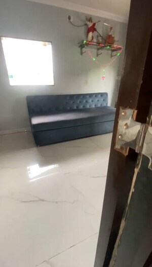 Furnished Amenities in 4 BHK Independent House at Vile Parle West – for Rent