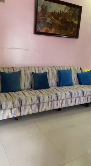 Bedroom in 4 BHK Independent House at Vile Parle West – for Rent