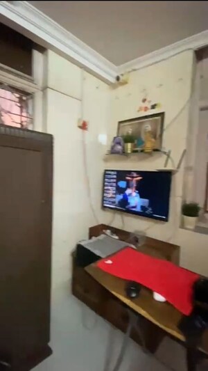 Furnished Amenities in 4 BHK Independent House at Vile Parle West – for Rent