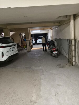 Parking in 3 BHK Builder Floor at Mehrauli – for Sale