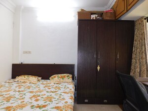 Bedroom in 5 BHK Apartment at Swastik Park, Chembur – for Rent