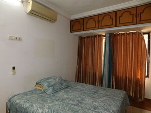 Bedroom in 5 BHK Apartment at Swastik Park, Chembur – for Rent