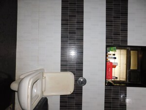 Bathroom in 5 BHK Apartment at Swastik Park, Chembur – for Rent