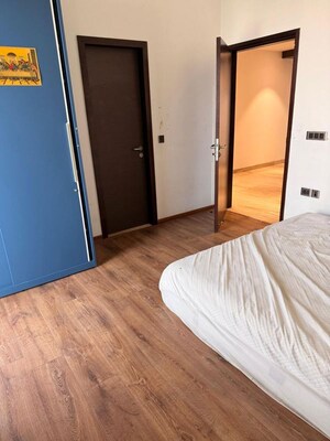Room in 3 BHK Apartment at Mahindra Luminare, Sector 59 – for Rent