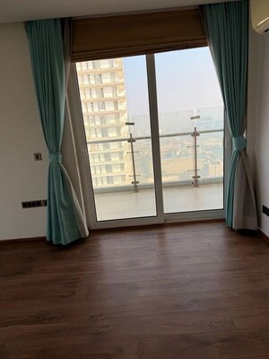 Room in 4 BHK Apartment at Mahindra Luminare, Sector 59 – for Rent