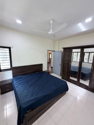 Bedroom in 2 BHK Apartment at Sunaina Apartments Santacruz, Santacruz West – for Rent