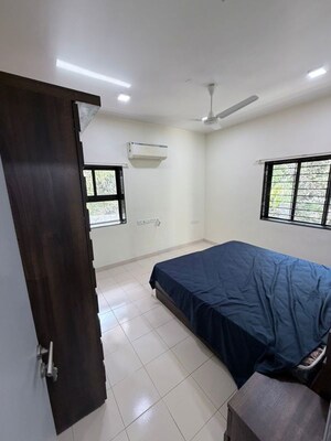 Bedroom in 2 BHK Apartment at Sunaina Apartments Santacruz, Santacruz West – for Rent