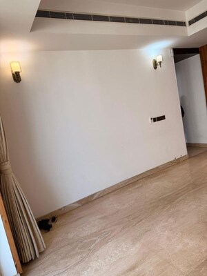Room in 3 BHK Apartment at Mahindra Luminare, Sector 59 – for Rent
