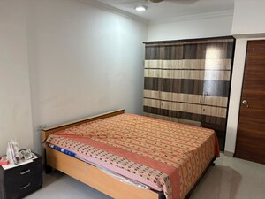 Bedroom in 2 BHK Apartment at Khar West – for Rent