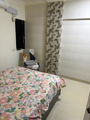 Bedroom in 2 BHK Apartment at Khar West – for Rent