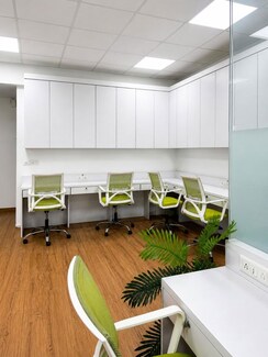 Office Space For Rent in Kemp Plaza