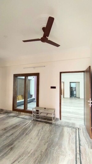 Room in 3 BHK Apartment at Sri Nagar Colony – for Rent