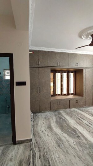 Room in 3 BHK Apartment at Sri Nagar Colony – for Rent