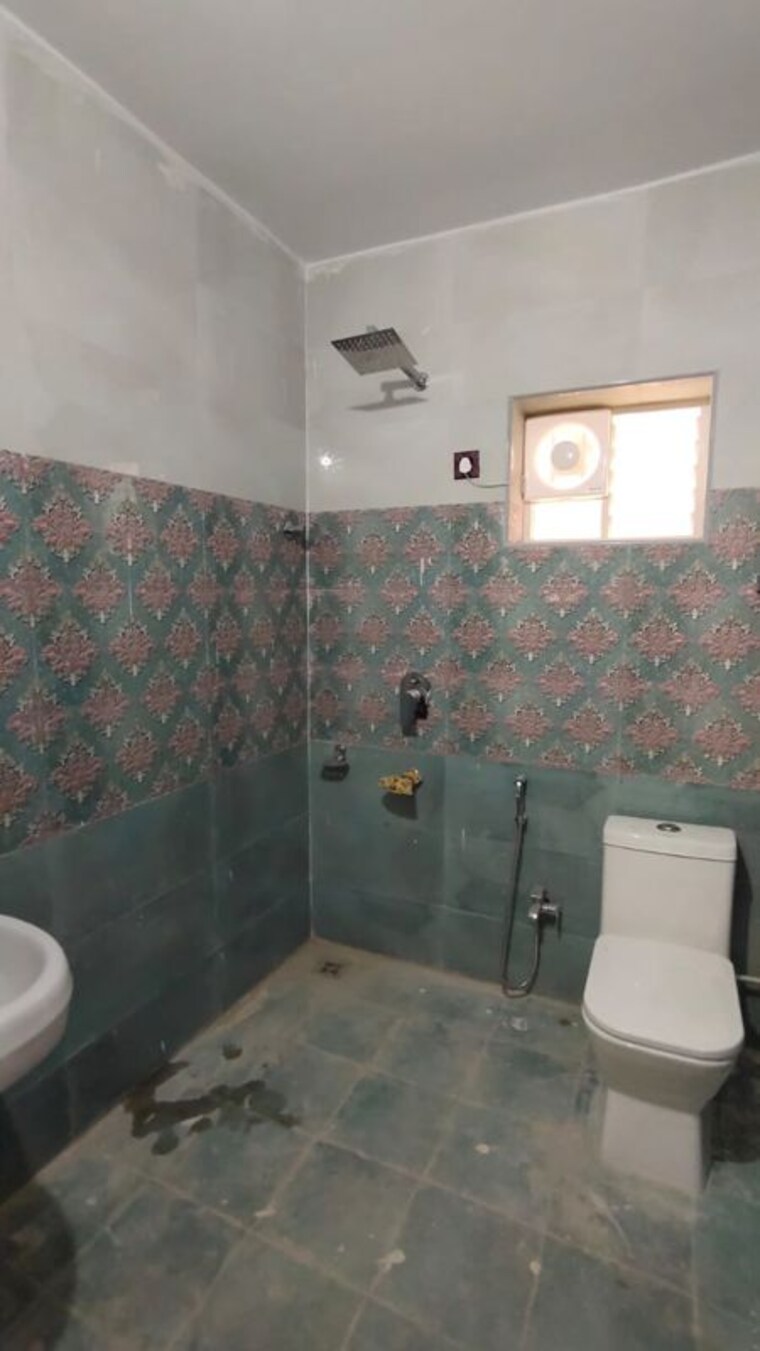 Bathroom, sri nagar colony 3 Bedroom 1750 Sq.Ft. Apartment In Sri Nagar Colony Hyderabad 10375339