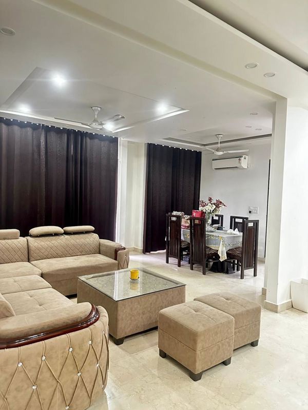 4 BHK + Extra Room 300 Sq.Yd. Builder Floor in Ansal Executive Residency
