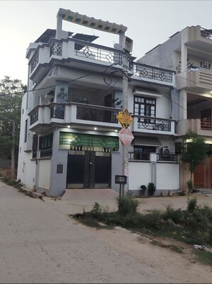 4 BHK Independent House For Sale in Wazirganj