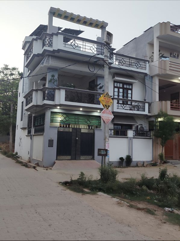 4 BHK + Pooja Room,Servant Room,Study Room,Extra Room Independent House For Sale in Wazirganj