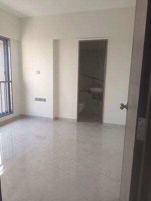 Room in 1 BHK Apartment at Malad West – for Rent