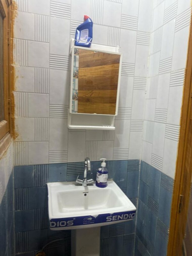 Bathroom, sarv-priya-mahajan-cghs 1 Bedroom 450 Sq.Ft. Apartment In Sector 14 Dwarka Delhi 10375459